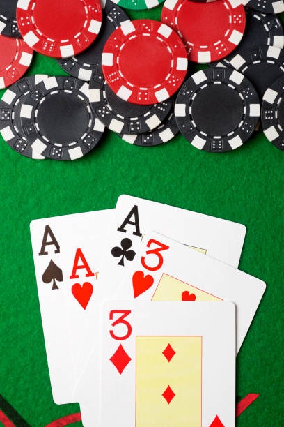 Live roulette table with multiple players and dealer